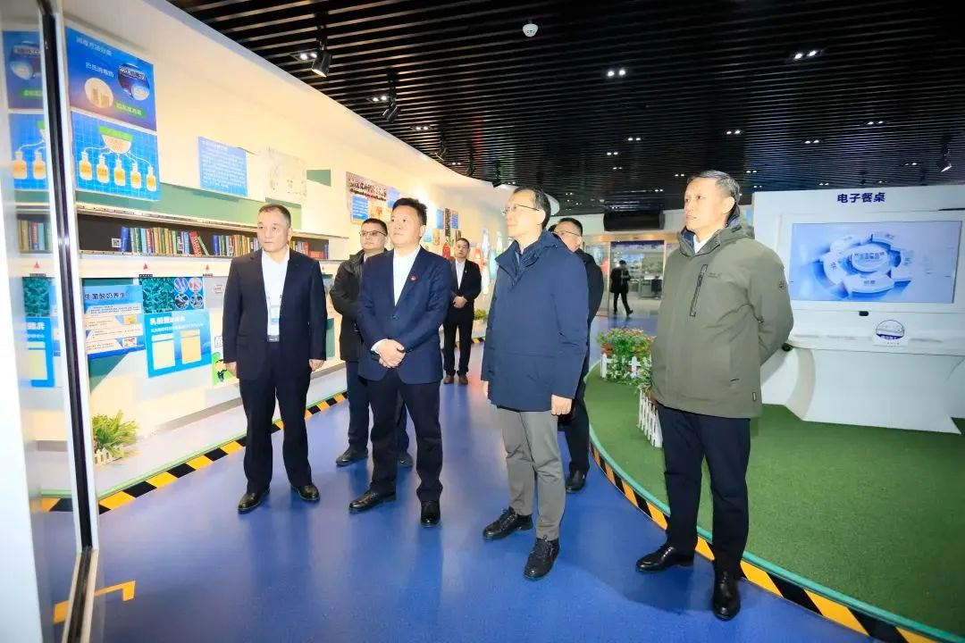 省政府國(guó)資委黨委書(shū)記、主任李濤一行到花花牛乳業(yè)集團(tuán)調(diào)研