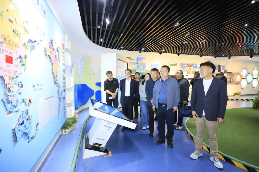 花花牛丨寧夏農業農村廳畜牧獸醫局局長洪龍一行蒞臨花花牛參觀調研 花花牛丨寧夏農業農村廳畜牧獸醫局局長洪龍一行蒞臨花花牛參觀調研