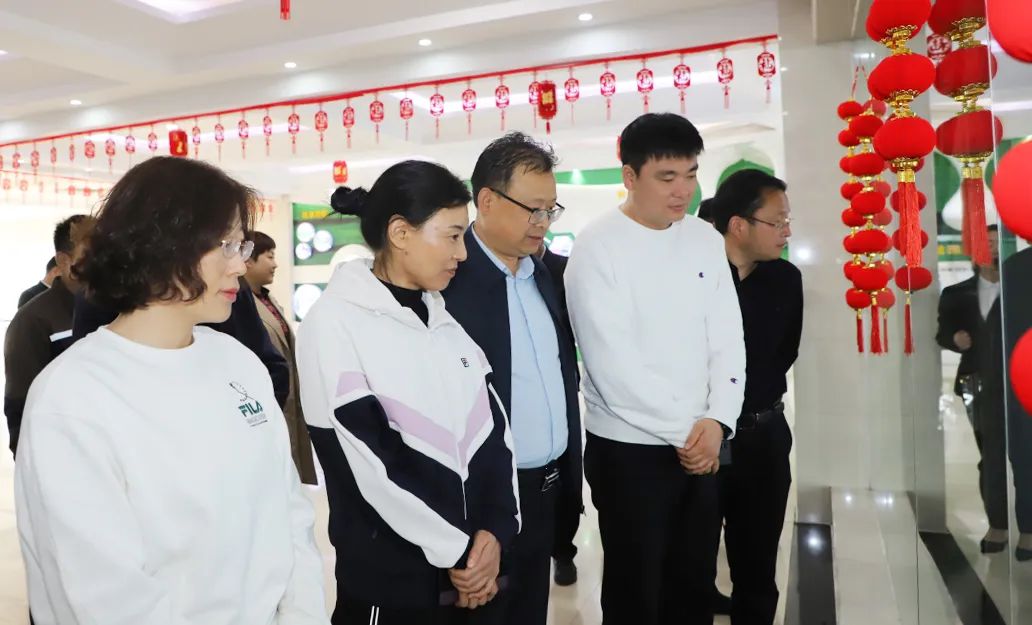 花花牛丨駐馬店市遂平縣政協(xié)黨組書記、主席張衛(wèi)東一行蒞臨花花牛魯山瑞亞牧場參觀 花花牛丨駐馬店市遂平縣政協(xié)黨組書記、主席張衛(wèi)東一行蒞臨花花牛魯山瑞亞牧場參觀