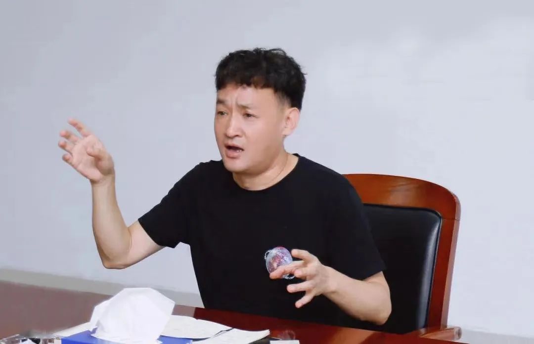 勇?lián)姑な卣齽?chuàng)新|花花牛乳業(yè)集團(tuán)召開(kāi)營(yíng)銷(xiāo)、養(yǎng)殖及飼料月度經(jīng)營(yíng)工作會(huì)議 勇?lián)姑な卣齽?chuàng)新|花花牛乳業(yè)集團(tuán)召開(kāi)營(yíng)銷(xiāo)、養(yǎng)殖及飼料月度經(jīng)營(yíng)工作會(huì)議