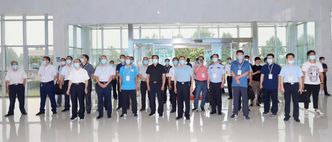 鄭州市安全生產(chǎn)雙重預(yù)防體系建設(shè)現(xiàn)場(chǎng)觀摩會(huì)在花花牛乳業(yè)集團(tuán)鄭州分公司召開 鄭州市安全生產(chǎn)雙重預(yù)防體系建設(shè)現(xiàn)場(chǎng)觀摩會(huì)在花花牛乳業(yè)集團(tuán)鄭州分公司召開