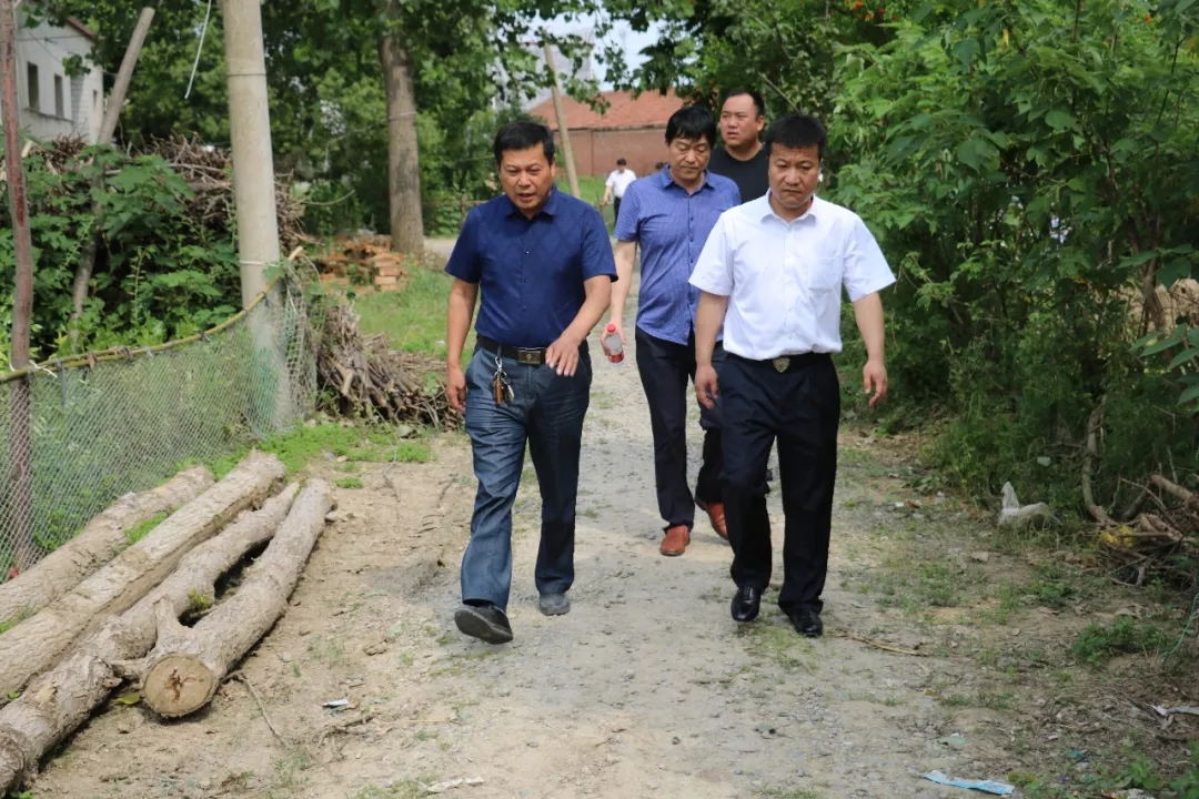 花花牛乳業集團走訪慰問貧困戶 結對幫扶暖人心 花花牛乳業集團走訪慰問貧困戶 結對幫扶暖人心