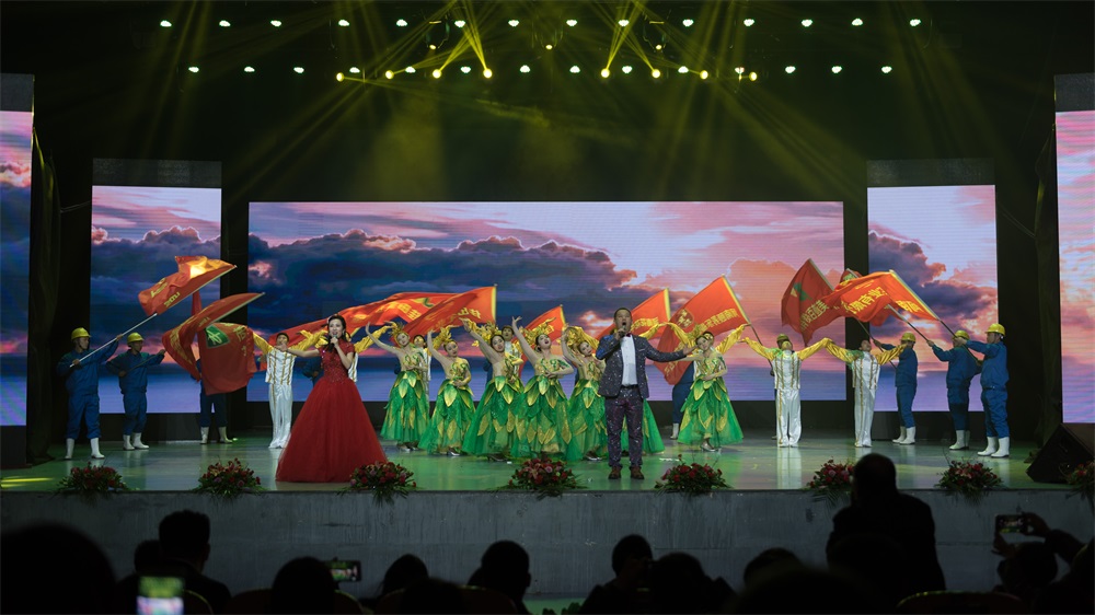 “不忘初心、聚力前行” 花花牛集團2018迎新春聯歡會隆重舉行