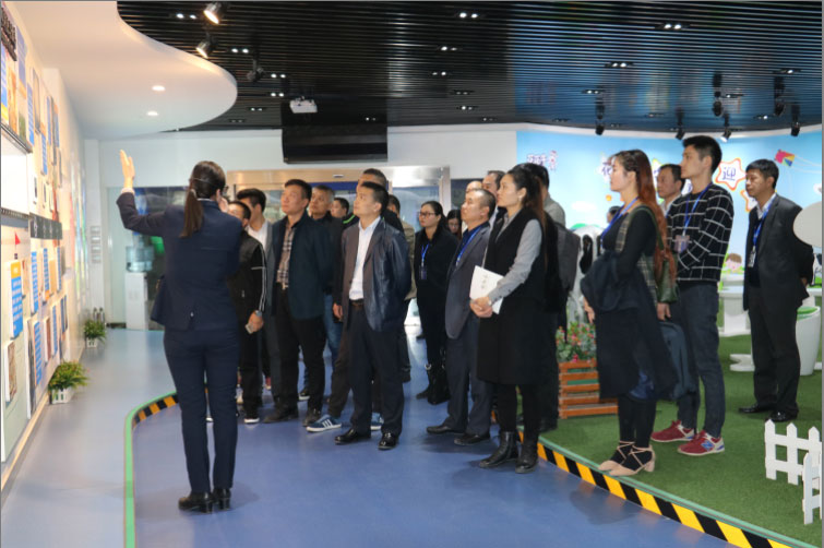 商界領(lǐng)袖俱樂部精英參訪花花牛！