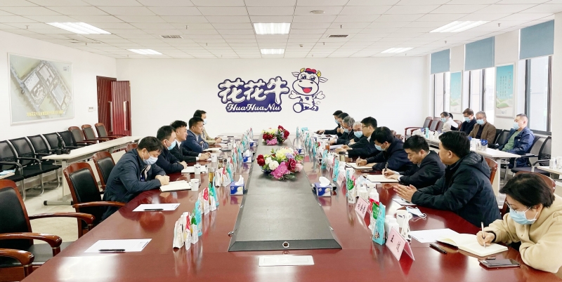 河南省委常委、副省長(zhǎng)費(fèi)東斌蒞臨 花花牛乳業(yè)集團(tuán)調(diào)研