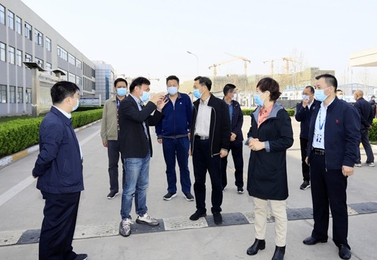 鄭州市人大副主任孫黎、市政府副市長(zhǎng)李喜安一行 蒞臨花花牛開(kāi)展“三送一強(qiáng)”活動(dòng)