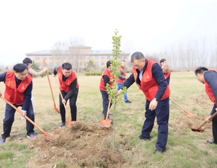 河南花花牛乳業集團開展“綠色發展踐初心 植樹護綠先鋒行”植樹活動